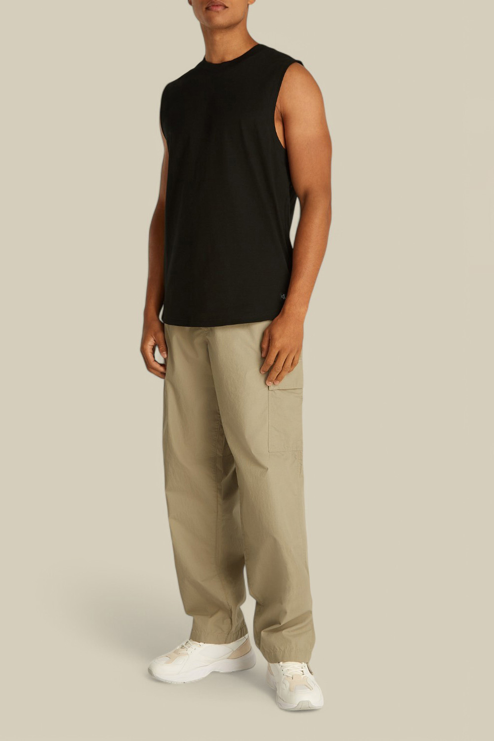 תמונת כל הלוק של גופייה